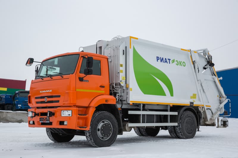 Мусоровоз на базе шасси двухосного КАМАЗа-53605