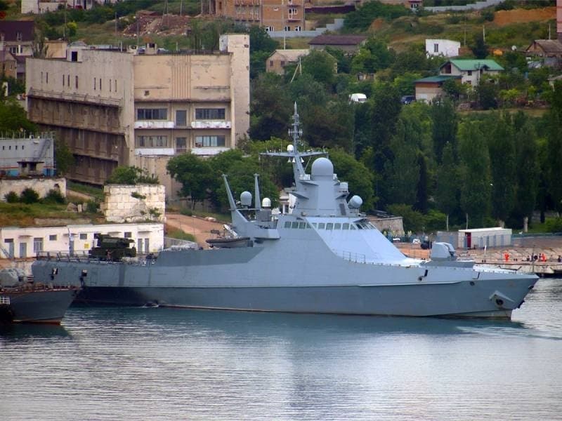 корвет серии «Павел Державин» с установленным на корме ЗРК «Тор-М2КМ»