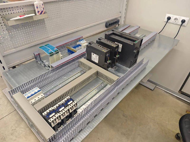 Equipment for finishing the housings of Superjet sensors