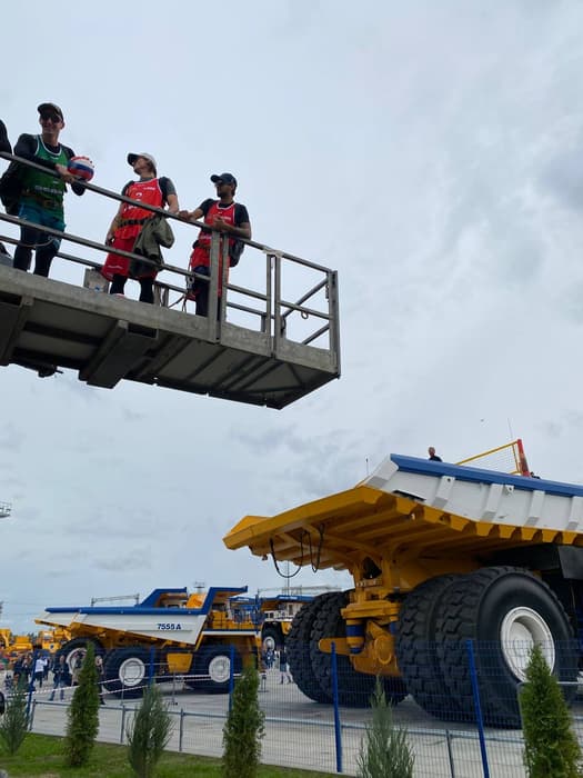 Exposición de equipos BELAZ