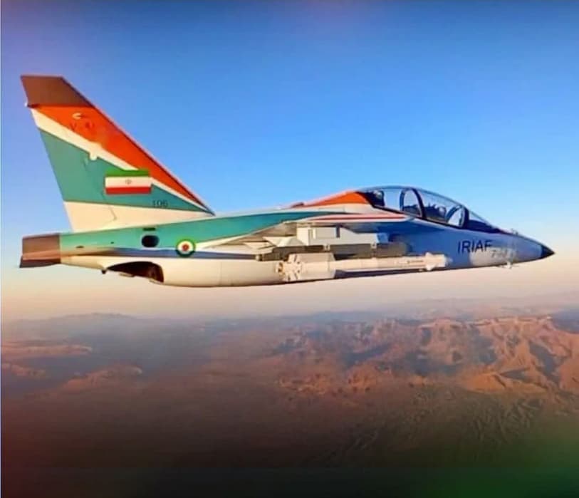 Yak-130 con misil R-73