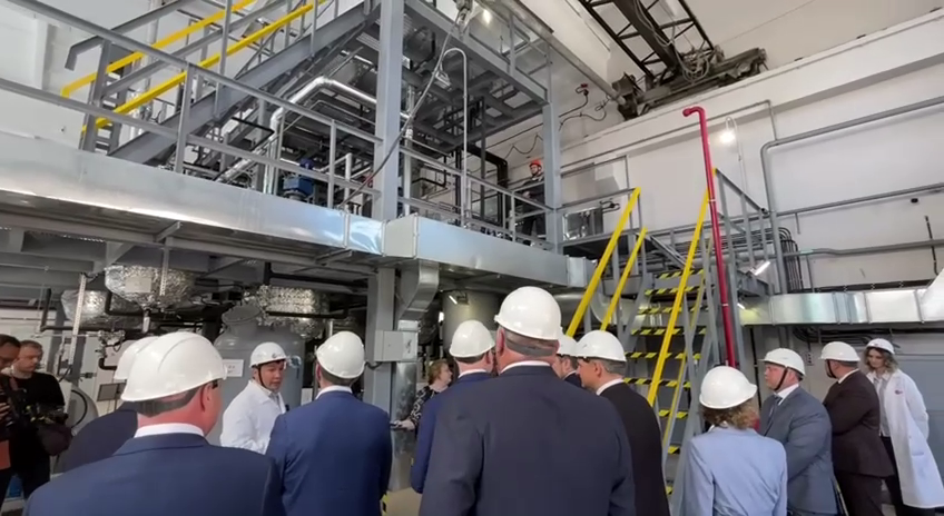 Кадр из видео с мероприятия по запуску предприятия