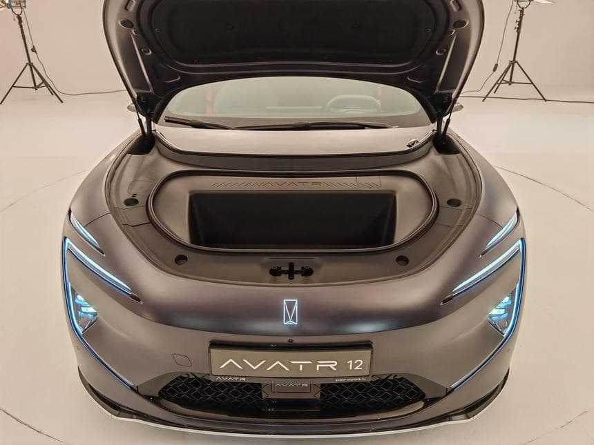Avatr 12