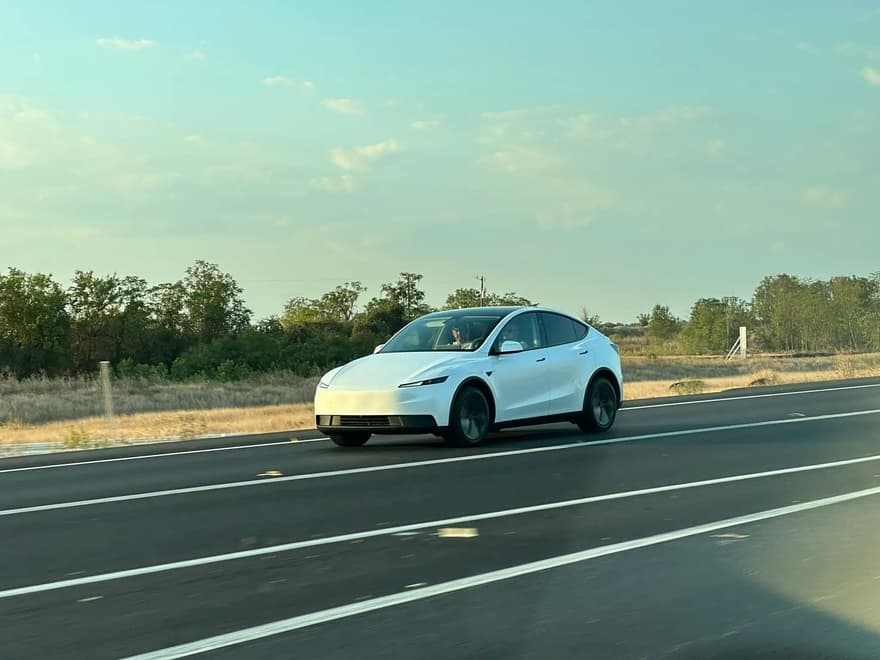 Tesla Model Y Standard 