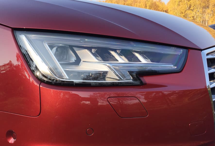 Фара Audi Matrix