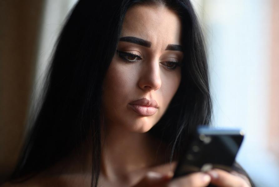 Акции VK подешевели после удаления приложений из App Store