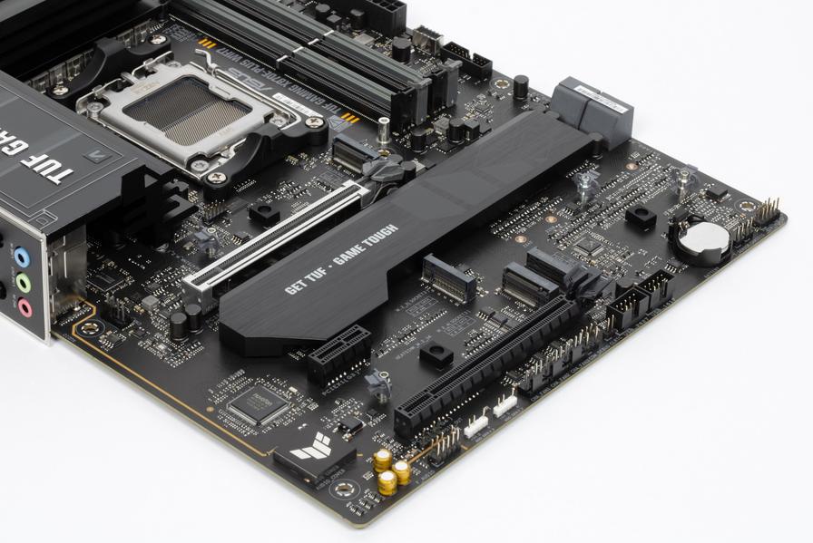 Обзор материнской платы Asus TUF Gaming X870E-Plus WiFi