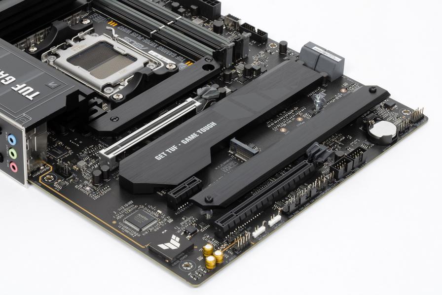 Обзор материнской платы Asus TUF Gaming X870E-Plus WiFi