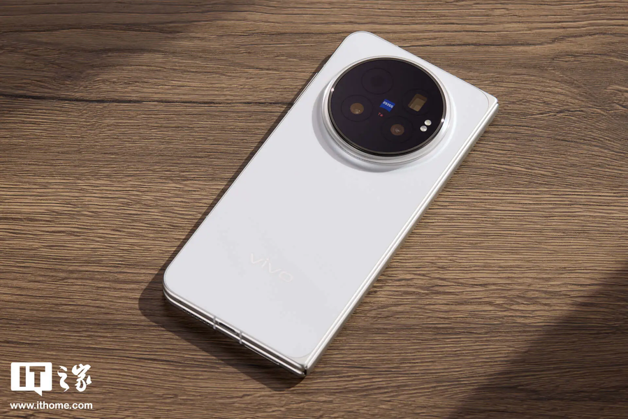 Vivo X Fold6: 8-дюймовый экран, камера 200 Мп и до 1 ТБ памяти Складной смартфон Vivo X Fold6