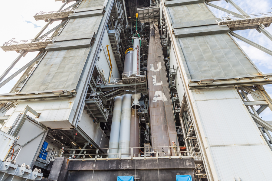 Atlas V уходит в историю: последний запуск ракеты ULA для спутников Amazon Ракета Atlas V на стартовой площадке