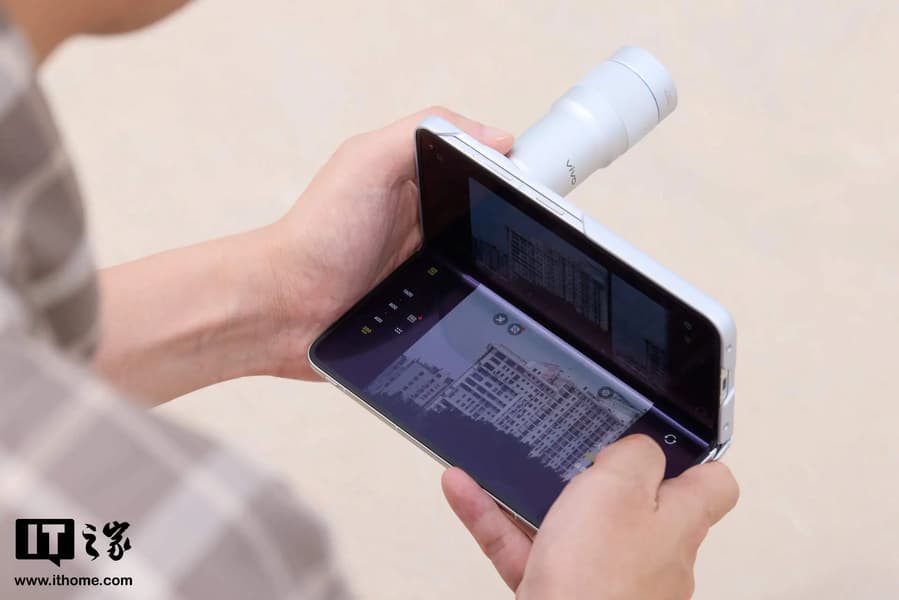 Камеры 200, 50 и 50 Мп, перископ и аккумулятор на 7000 мАч. Комплект поставки Vivo X Fold 6 и сам смартфон со всех сторон показали ещё до анонса
