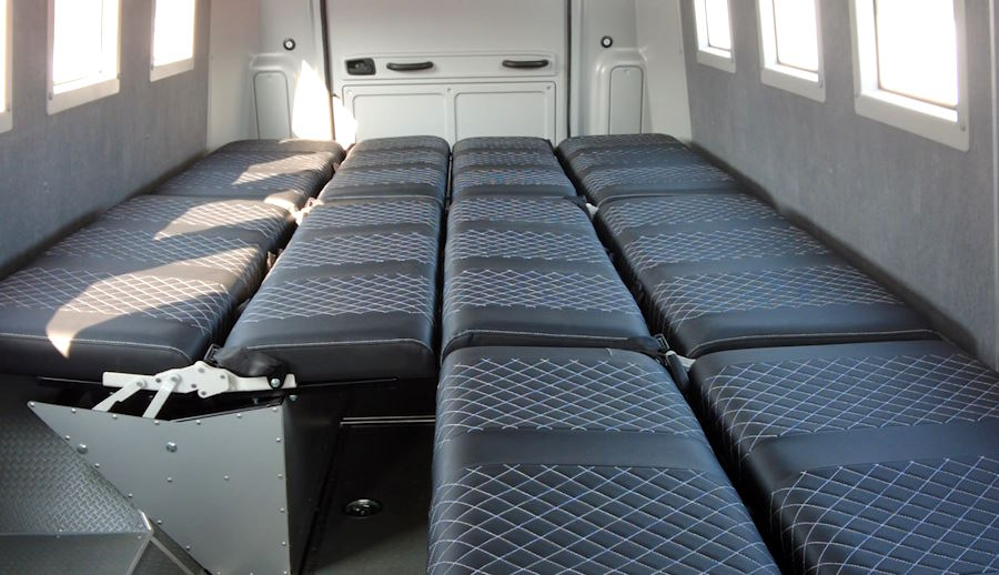 Los asientos se convierten en plazas para dormir