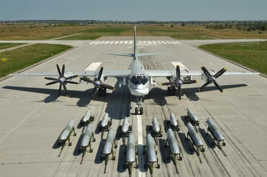 Tu-95MS con municiones