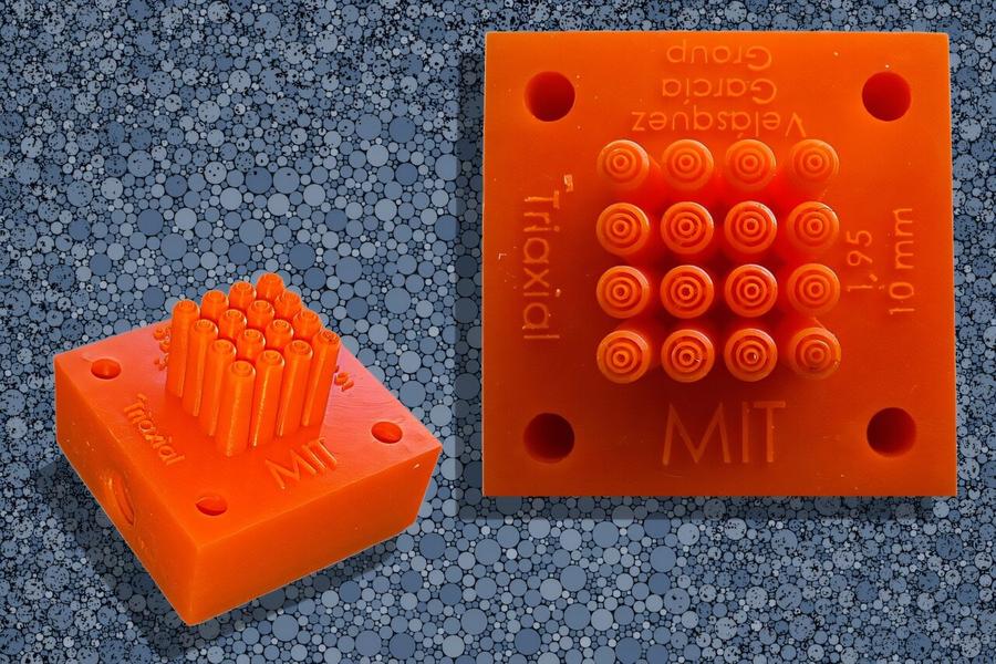 В MIT научились 3D-печати микроскопических трёхслойных форсунок для медицины 3D-печать микроскопических форсунок в лаборатории MIT