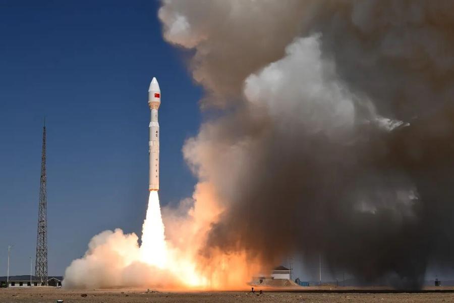 Китай «застолбил» орбиту: заявлены 244 тысячи спутников, но на орбите пока лишь около 1900 Китайские спутники на околоземной орбите