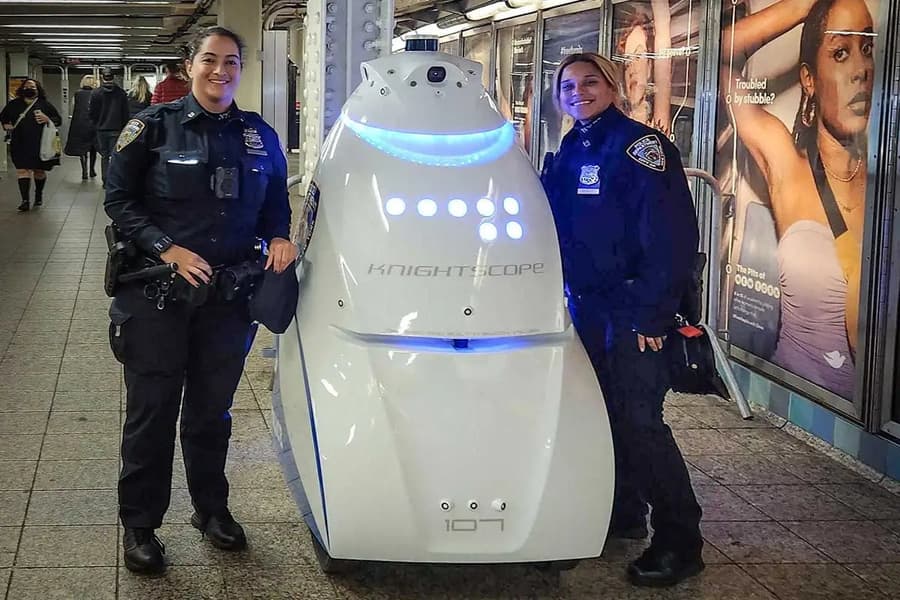 Полицейского робота DubBot в Огайо «уволили» после года работы без единого штрафа