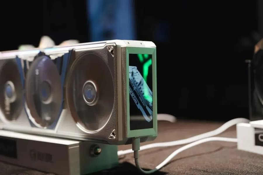 Так будет выглядеть Nvidia RTX 6090? Представлена Galax RTX Hall of Fame нового поколения со съёмным экраном