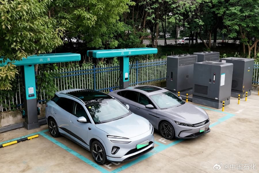 Полная зарядка за 9 минут. Новейшая зарядная станция BYD Flash Charger 2.0 уже начала свою работу в Китае