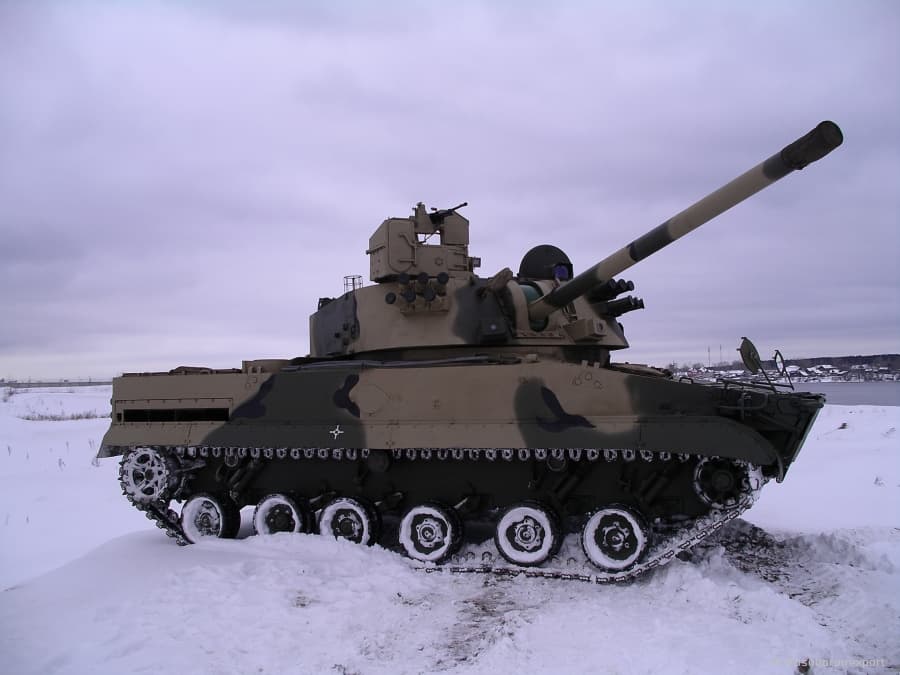 САО может спокойно следовать за танками, сходу преодолевать окопы, траншеи и водные преграды.