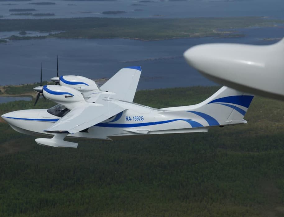 L-142 amphibious aircraft