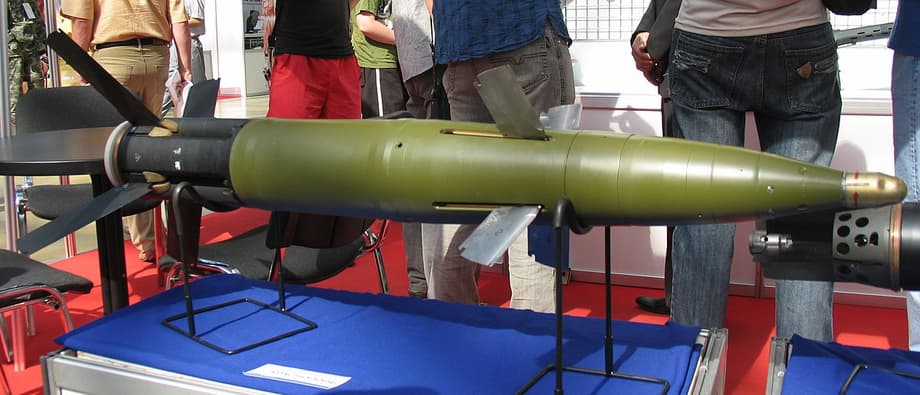 До обновления боеприпас бил на более чем 26 км и мог распределиться на несколько целей.<br>