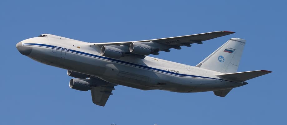  An-124–100 «Ruslán»