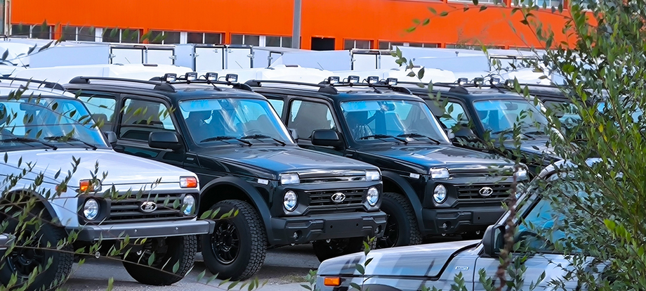 LADA Niva Bronto renovados en color negro<br>