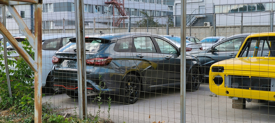 LADA Vesta SW Sportline Black y carrocería del LADA Niva de carreras<br>
