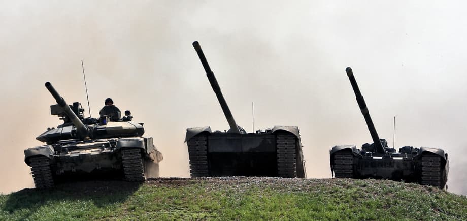 T-90S, T-80U y T-90A