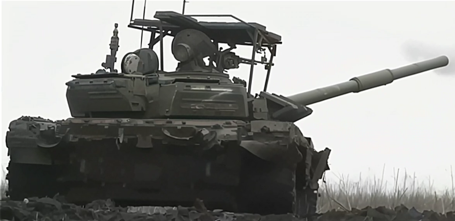Tanque T-80BVM