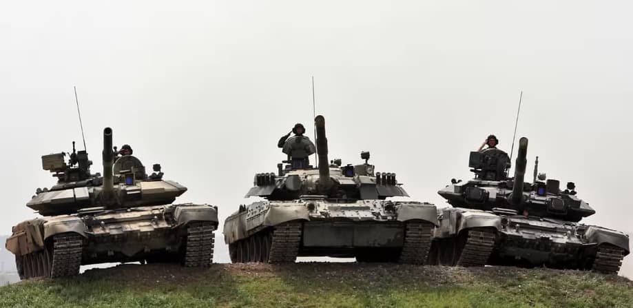 Tanques rusos T-90S, T-80U y T-90A