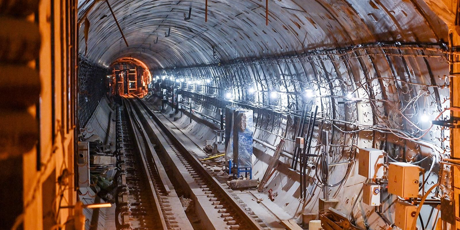Construction of the "Luganskaya" station
