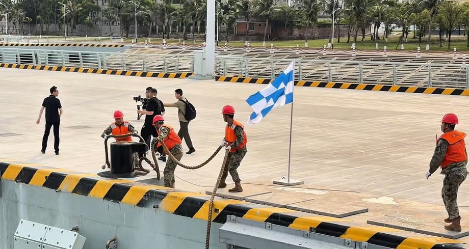 Mooring of the Pacific Fleet corvette in the port of Zhanjiang