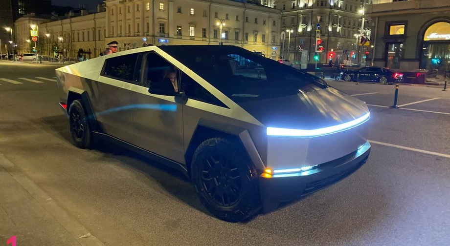 Tesla Cybertruck near the Metropol Hotel in Moscow<br>