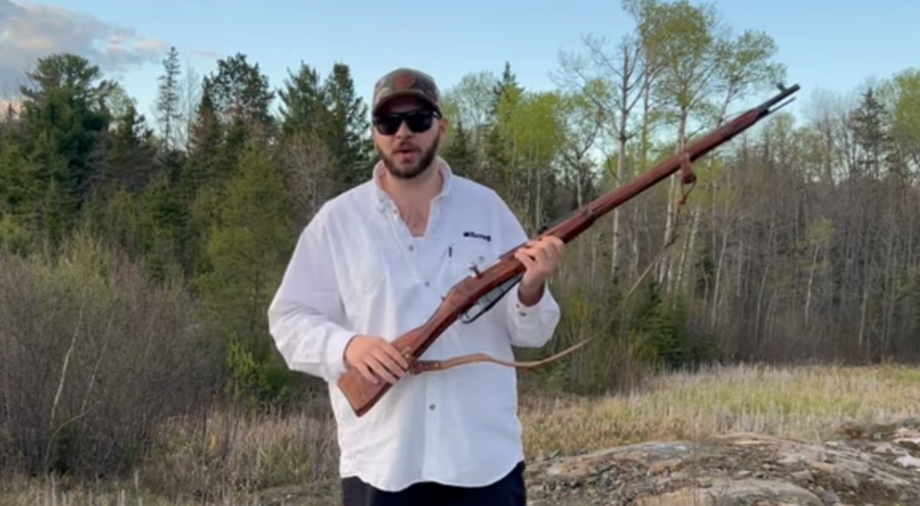 Experto canadiense con un rifle Mosin