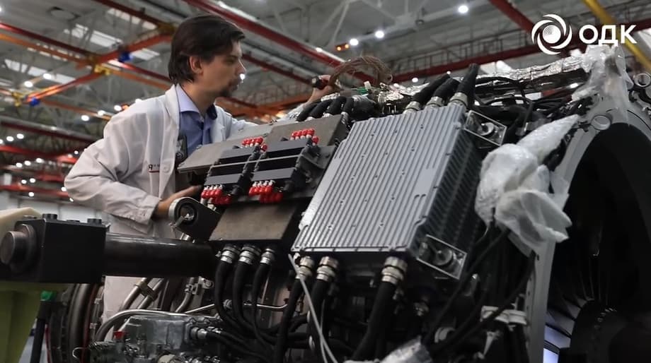 Inspección del motor de avión PD-8