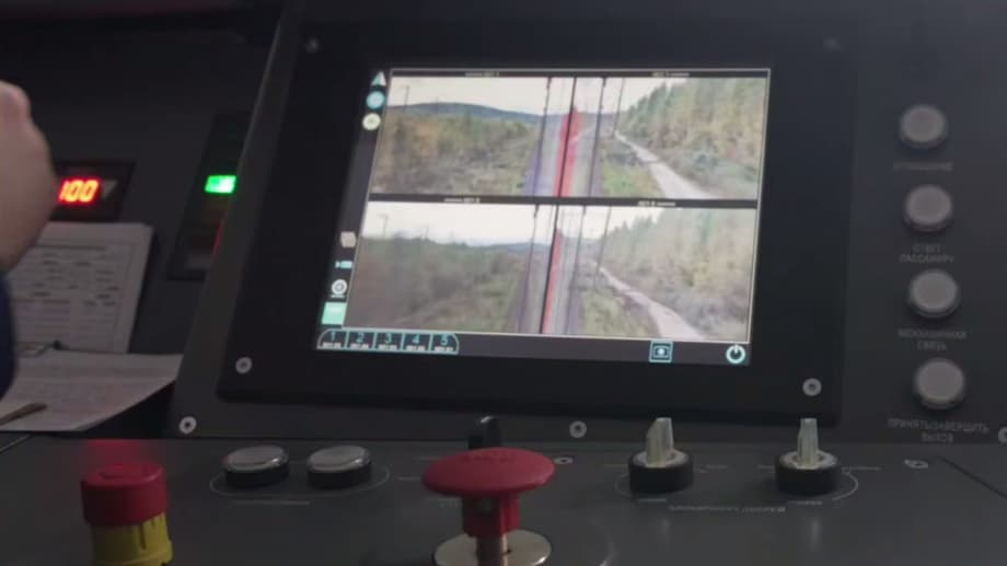 En la cabina del maquinista del tren eléctrico ES105 "Finist"