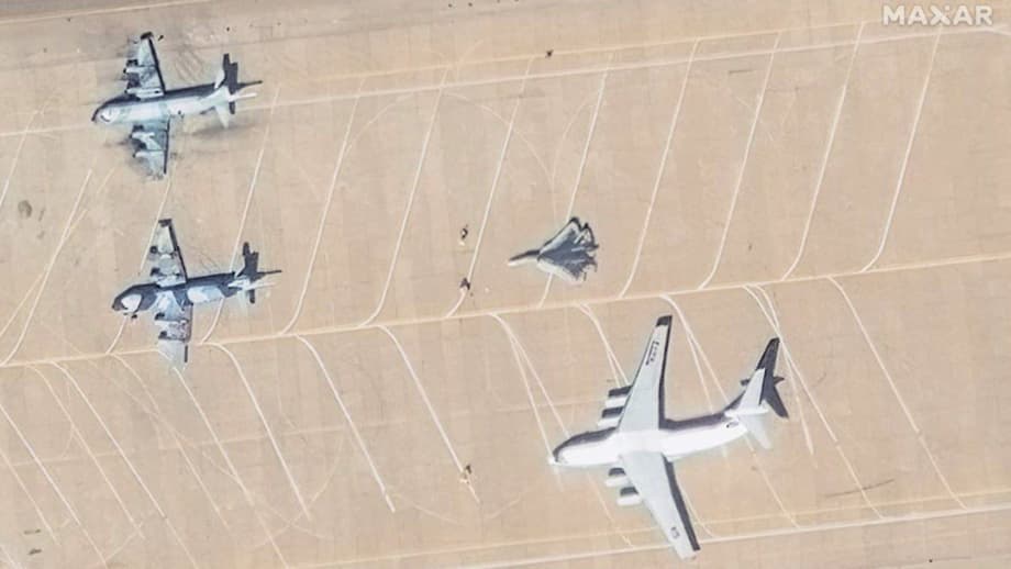 Su-57 e Il-76 en la base aérea en Irán
