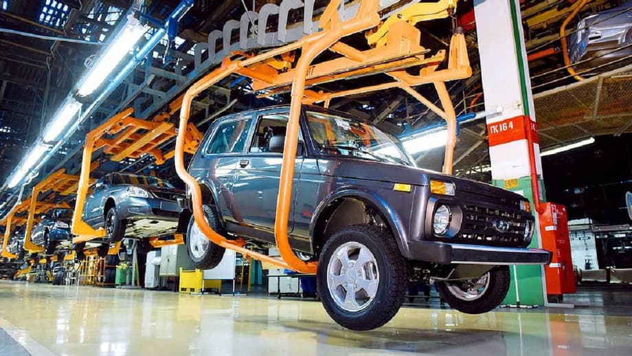Ensamblaje de automóviles LADA, foto de archivo<br>