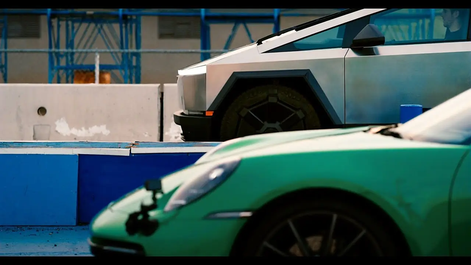 Cybertruck y Porsche 911