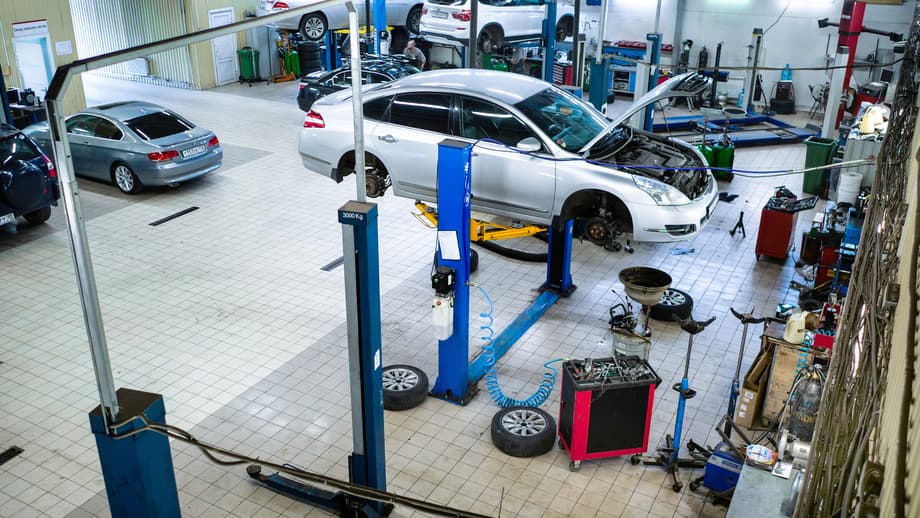 Car repair in service