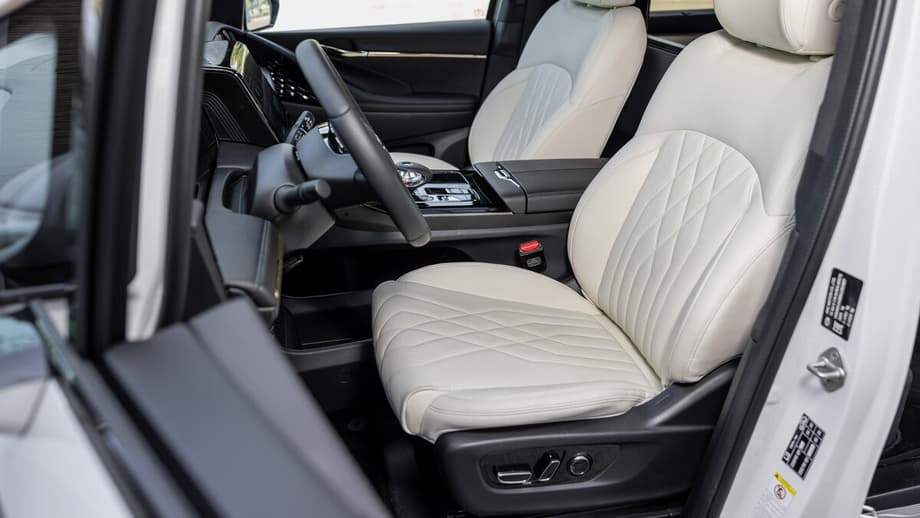 GAC M8 Lounge