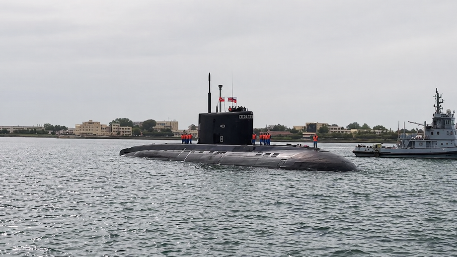 Submarine "Petropavlovsk-Kamchatsky" in the port of Qingdao