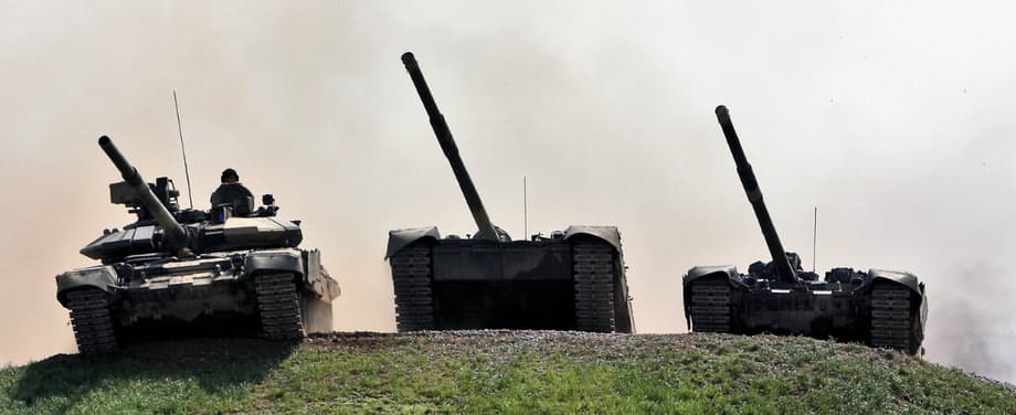 Tanques&nbsp;T-90S, T-80U y T-90A