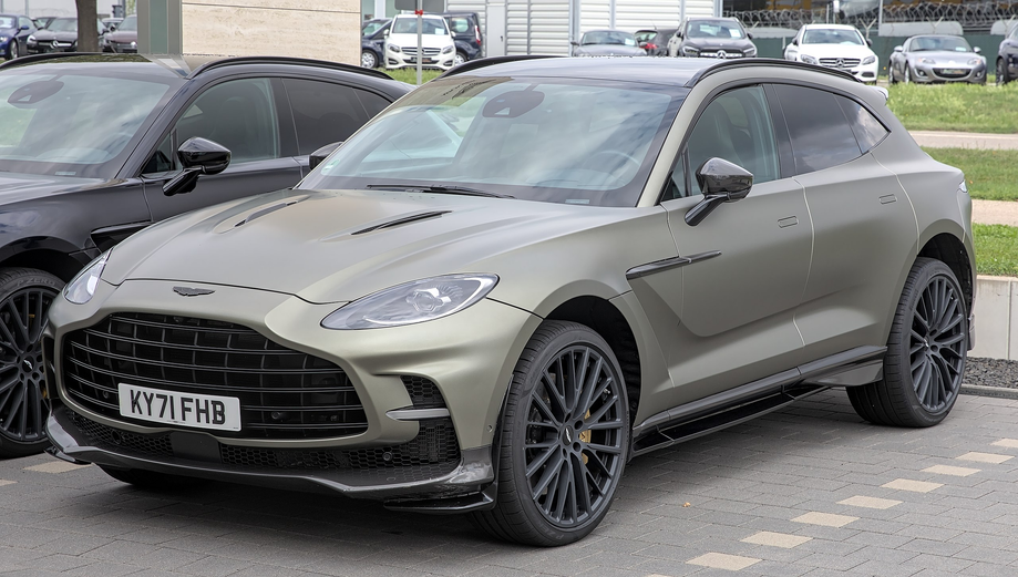 Aston Martin DBX 707