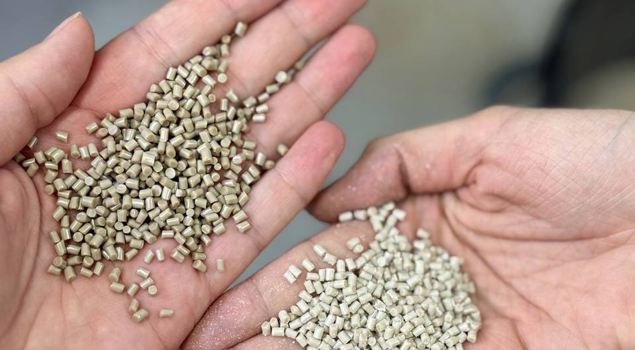 Гранулированный полиэфирэфиркетон