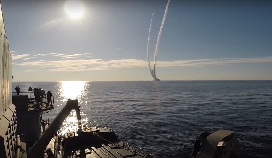Salvo launch of "Bulava" missiles from the White Sea to the Kura training ground 
