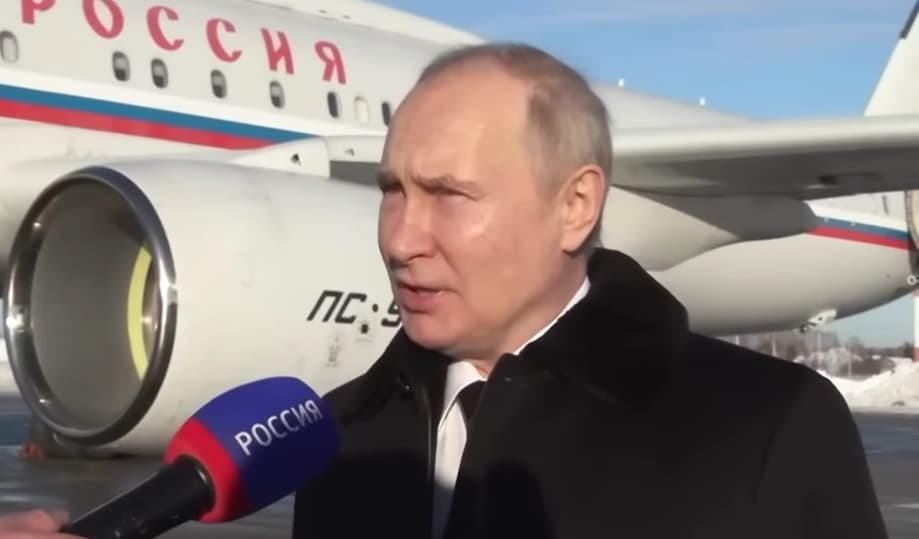 Vladimir Putin next to Board Number 1, archive photo
