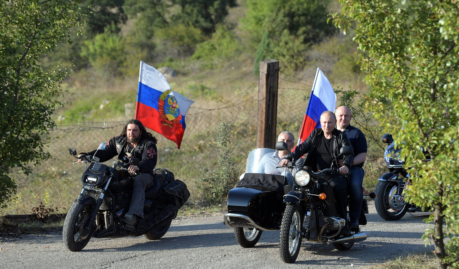 Путин на мотоцикле, архивное фото