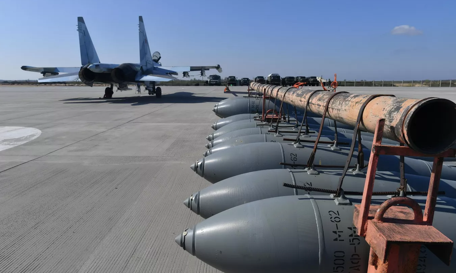 Авиабомбы ФАБ-500 на аэродроме